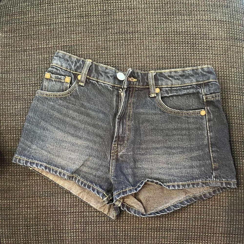 dark blue denim Zara low rise jean shorts Classic Light Denim Shorts